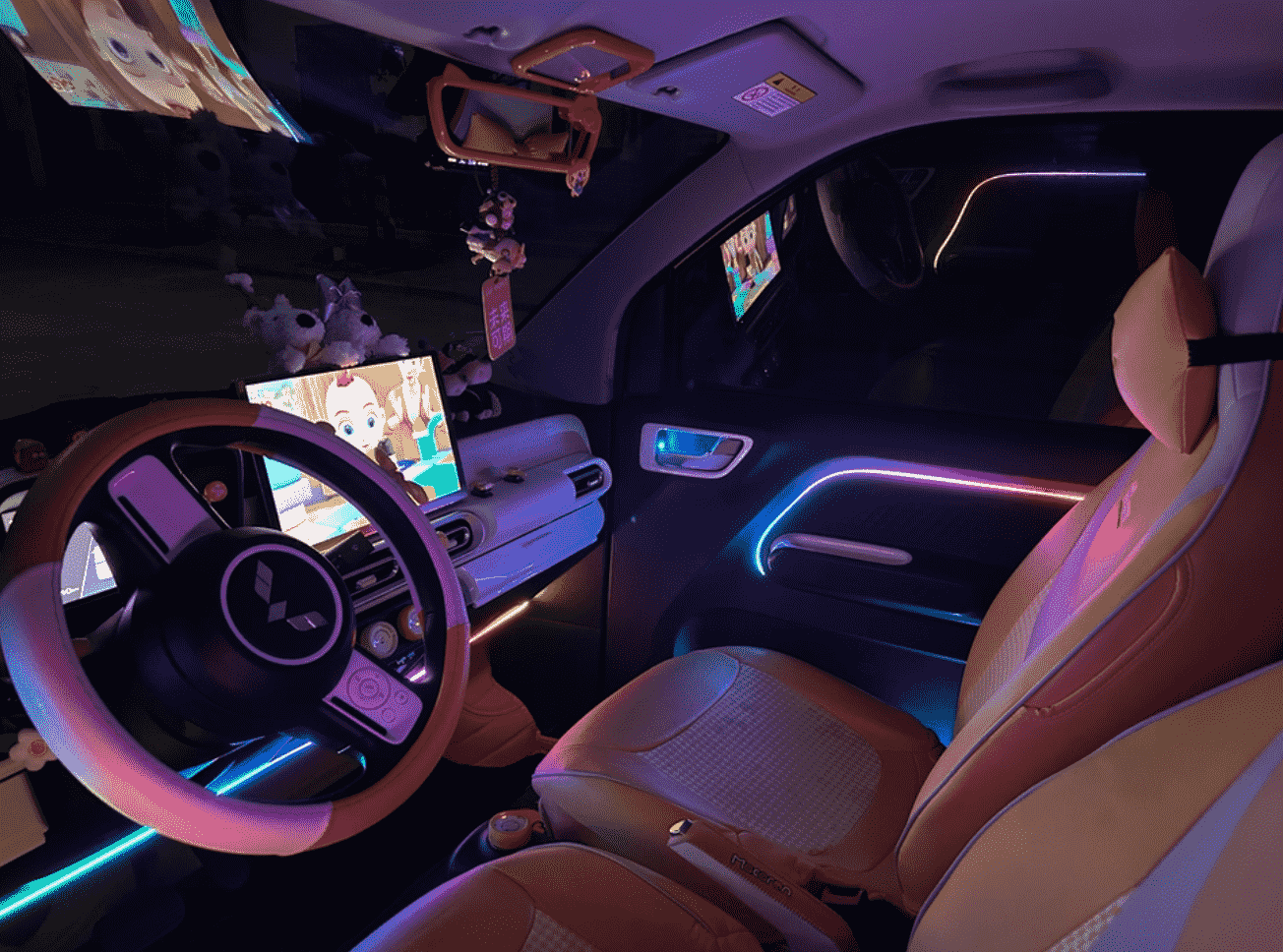 Xevaban.com ở 214 Giải Phóng là đơn vị chuyên cung cấp phụ kiện oto, đồ chơi oto, đồ chơi wuling, phụ kiện wuling, xevaban, 214 giải phóng, đèn nội thất wuling, đèn led nội thất wuling, đèn led trang trí nội thất wuling, đèn nội thất đổi màu wuling.